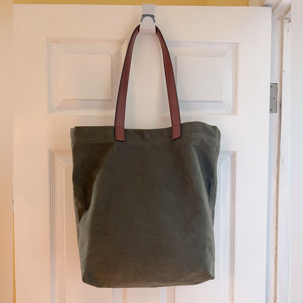 Abercrombie & Fitch green tote with leather handles.